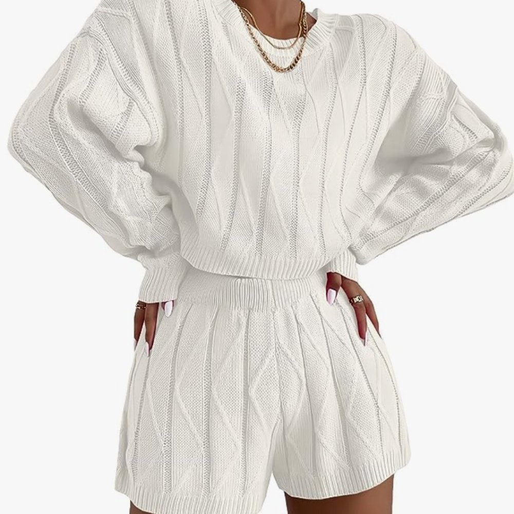 Ekouaer lounge set top and shorts in size medium